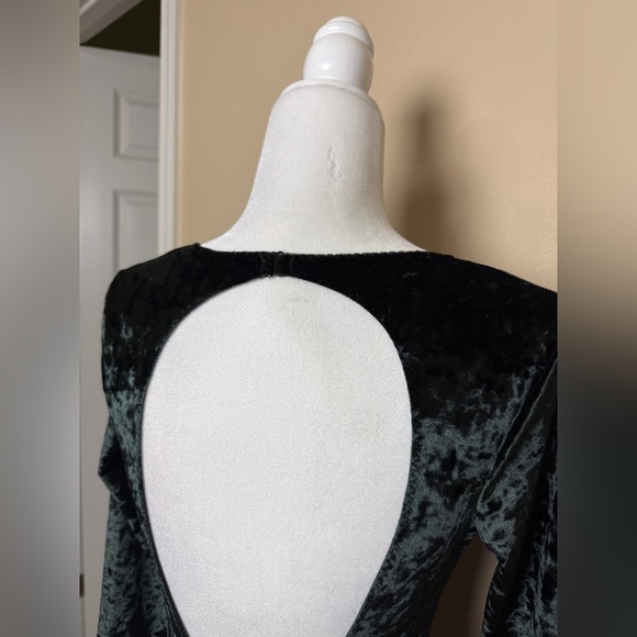 Victoria’s Secret Crushed Velvet Green Body Suit size XS - Picture 8 of 11